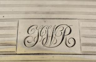 Ezüst (Ag.) monogramos doboz, jelzett (angol),  fa betéttel, bruttó:299 g, 10×9 cm