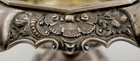 Antik ezüst (Ag.) talpas kínáló, jelzett (1836), mesterjeggyel (AH), m:13 cm, d:20 cm, nettó:390 g