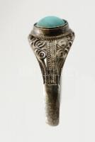 Ezüst(Ag) filigrán gyűrű türkiz berakással, jelzett, állítható mérettel, bruttó: 2,2 g