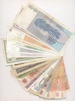 25db-os vegyes, főként jugoszláv, szovjet és bolgár bankjegy tétel, közte Szovjetunió 1961. 10R (4x)...