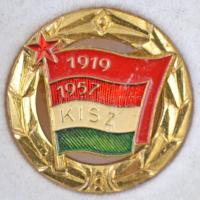 9db-os magyar jelvény és emlékérme tétel, közte 1957. "1919-1957 KISZ" zománcozott, aranyo...