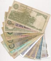 Vegyes 15db-os papírpénz tétel, benne egyiptomi, pakisztáni és az arab emirátusok bankjegyei T:I,III...