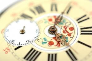 Vésett ezüst tokos zsebóra, festett számlappal, jól jár, szép állapotban, másodpercmutató törött. / ...