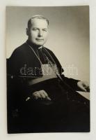 1970 dr. Bánk József (1911-2002) apostoli kormányzó, püspök fotója (13x9cm) hátoldalon a saját kezű aláírásával
