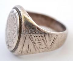 Ezüst ( Ag.) második világháborús emlék gyűrű " Lemberg 1943" felirattal és címerrel, jelz...