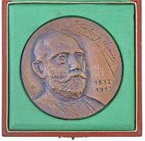 Gál András (1951-) 1982. "Vámbéry Ármin 1832-1913 / Kőrösi Csoma Társaság 1982" kétoldalas Br plakett, eredeti tokban (375,94g/103mm) T:2 / Hungary 1982. "Ármin Vámbéry 1838-1913 / Kőrösi Csoma Society 1982" double-sided Br plaque in original case (375,94g/103mm). Sign.: András Gál T:XF