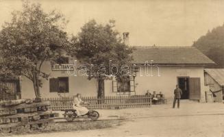 Libetbánya, Lubietová; Vasútállomás, váróterem, hajtányon ülő hölgy / railway station, woman on handcar, photo