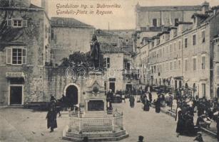 Dubrovnik, Ragusa; Gundulicev trg. / square, statue, shops, market (EK)