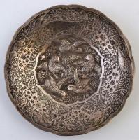 Ezüst (Ag.) perzsa kis tálka, vésett, trébelt madár és ornamentikus mintával, jelzés nélkül, d:21,5 cm, nettó:56 g / Silver saucer with hallmark