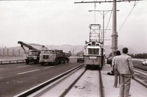 1984 Budapest, az 1-es villamos próbajáraton, 38 db 24x36 mm-es vintage negatív felvétel