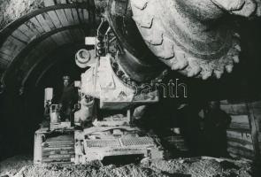 cca 1979 Mélyművelésű bányák: szénbánya Pécs alatt, bauxit bánya Nyírádon, 2 db vintage fotó, 16x23 cm