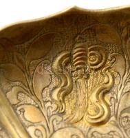 Tibeti ezüst (Ag. 50% alatti ezüst tartalommal)  fedeles fűszertartó, Buddhista szimbólumokkal, tréb...