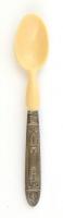 Ezüst (Ag.) nyelű csont kanál, jelzett (francia), eredeti dobozában, h:16 cm, bruttó:22 g