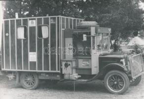 cca 1940 Régi autók, 4 db vintage negatívról készült mai nagyítások, 18x25 cm