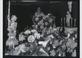 cca 1940 Ravatalon, vintage negatívról készült mai nagyítás, 18x25 cm