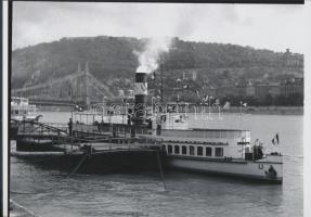 cca 1940-1950 Hajók a Dunán, 3 db korabeli vintage negatívról készült mai nagyítások, 18x25 cm