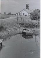 cca 1968 Velencei-tó partjáról, Keveházi János hagyatékában őrzött 2 db vintage negatív mai nagyítása, 25x18 cm