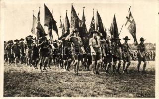 1933 Gödöllői Cserkész Jamboree, angol cserkészcsapat felvonulása, hátoldalon aláírásokkal / British scout group at the Hungarian Jamboree, signatures on the backside, photo photo
