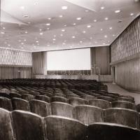 1982 Budapest, VILÁGOSSÁG mozi külső-belső felvételei, 6 db szabadon felhasználható vintage negatív,...