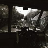 1986 Pákozd, Agárd hajó a nádasban pucér matrózlánnyal, 11 db szolidan erotikus felvétel vintage neg...