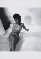 cca 1935 és 1975 Ágyjelenetek, szolidan erotikus fotók, 2 db korabeli negatívról készült mai nagyítá...