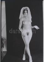 cca 1974 A nászéjszaka előtti utolsó felvételek, szolidan erotikus fotók, 3 db korabeli negatívról k...