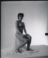 cca 1972 Műterembelsők a múltból, szolidan erotikus fotók, 3 db korabeli negatívról készült mai nagy...