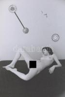 cca 1976 Óramű pontossággal, szolidan erotikus fotók, 3 db korabeli negatívról készült mai nagyítás,...