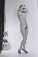 cca 1973 Mindent megmutat, szolidan erotikus fotók, 3 db korabeli negatívról készült mai nagyítás, 2...