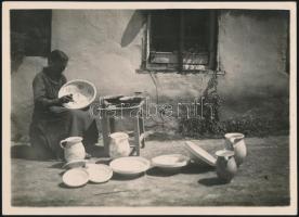 cca 1928 Tata, Fazekas család, 2 db vintage fotó Kerny István (1879-1963) hagyatékából, egyik pecséttel jelzett, 17x23 cm és 24x18 cm