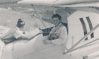 cca 1930 Budaörsi repülőtér, vitorlázó repülős fotó, hátoldalán feliratozva, 8×13 cm