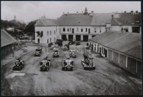 cca 1920 Kiskunfélegyháza tűzoltó autói, Fekete György (1904-1990) budapesti fényképész hagyatékában fellelt repró negatív mai nagyítása, 11,5x16,5 cm