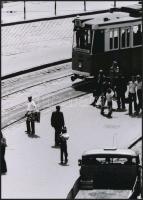 cca 1977 Budapest, Gellért tér, a 18-as és 19-es villamos közös megállójában, 2 db korabeli vintage ...