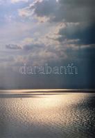 Korniss, Péter: Balaton. Bp., 2000, Magyar Könyvklub. Kartonált papírkötésben, papír védőborítóval, ...