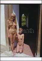 cca 1985 Kéz a kézben, szolidan erotikus fényképek, 2 db vintage negatívról készült mai nagyítás, 25x17 cm / 2 erotic photos, 25x17 cm