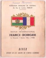 1956 október 7. Francia-magyar labdarúgó mérközés díszvacsorájának menükártyája, az magyar válogatott tagjainak aláírásával. Puskás, Kocsis, Grosics, Czibor, Hidegkuti és mások. Postán elküldve az Astoria szálló dolgozóinak. Alul körbevágva. /  1956 French-Hungarian football match. Dinner menu card with the signatures of the Hungarian football team players, most of them from the Legendary Golden Team. Sent by post. Cut at the bottom