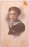 cca 1920 Német matróz színezett fotója, félbehajtva /  Patrouillenboot Mariner, kolor. Foto, gefaltet, 13.5×8.5 cm