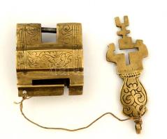 Véset réz lakat, akad, 14×6 cm