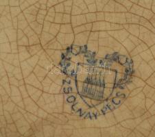 Zsolnay szecessziós lapos tányér, matricás, jelzett, hajszálrepedéssel és kis csorbával, d: 26 cm