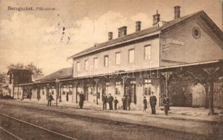 Beregszász, Berehove; vasútállomás. Friedmann Moritz kiadása / railway station