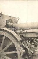 Arad, magyar katona ágyún / Hungarian soldier with cannon, photo