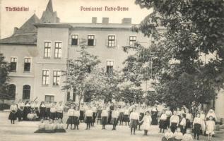Törökbálint, Pensionnat Notre Dame, lányok csoportképe az iskola előtt (Rb)