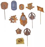 10db-os vegyes magyar szocialista jelvény és kitűző tétel, közte "ÉM. Földgép Törzsgárda 5,10 é...