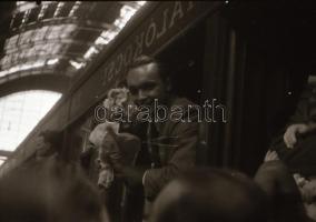 1948 augusztus, Olimpikonok hazaérkezése Budapestre, Rózsa György fotóriportja, 36 db vintage negatív, 24x36 mm