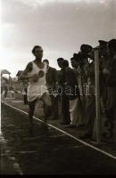 1945 szeptember 9. Budapest, atlétikai bajnokság és néhány városkép, 23 db vintage negatív Rózsa Gyö...