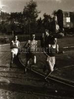 1945 szeptember 9. Budapest, atlétikai bajnokság és néhány városkép, 23 db vintage negatív Rózsa Gyö...