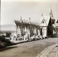 cca 1950 Budapesti városképek tétele, 13 db szabadon felhasználható vintage negatív (köztük Sztálin ...