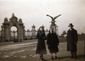 cca 1950 Budapesti városképek tétele, 13 db szabadon felhasználható vintage negatív (köztük Sztálin ...