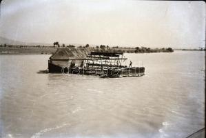 cca 1940 Vízimalom (hajómalom) a Dunán, 1 db szabadon felhasználható vintage negatív, 6x9 cm