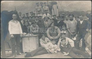 1917 Cattaro, a 84F torpedónaszád személyzete, fotólap, hátulján feliratozva, 9×14 cm /  1917 Cattaro, staff of the 84F torpedo boat, photograph, with notes on its back, 9×14 cm